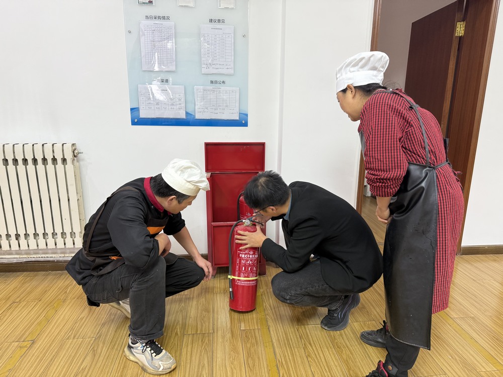 陜煤建設(shè)銅煤公司：多點(diǎn)發(fā)力織密安全網(wǎng)，全員行動(dòng)護(hù)航發(fā)展路