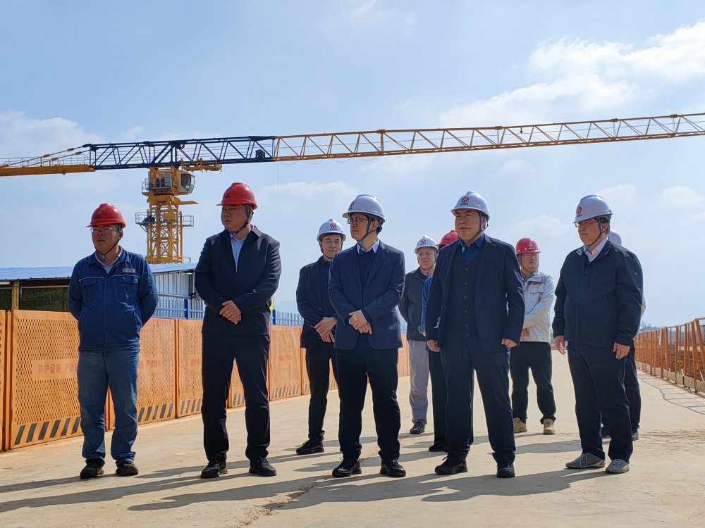 省紀(jì)委監(jiān)委駐陜煤集團(tuán)紀(jì)檢監(jiān)察組組長(zhǎng)、集團(tuán)黨委委員、紀(jì)委書記閆恒光一行深入陜煤汨羅電廠項(xiàng)目調(diào)研指導(dǎo)工作