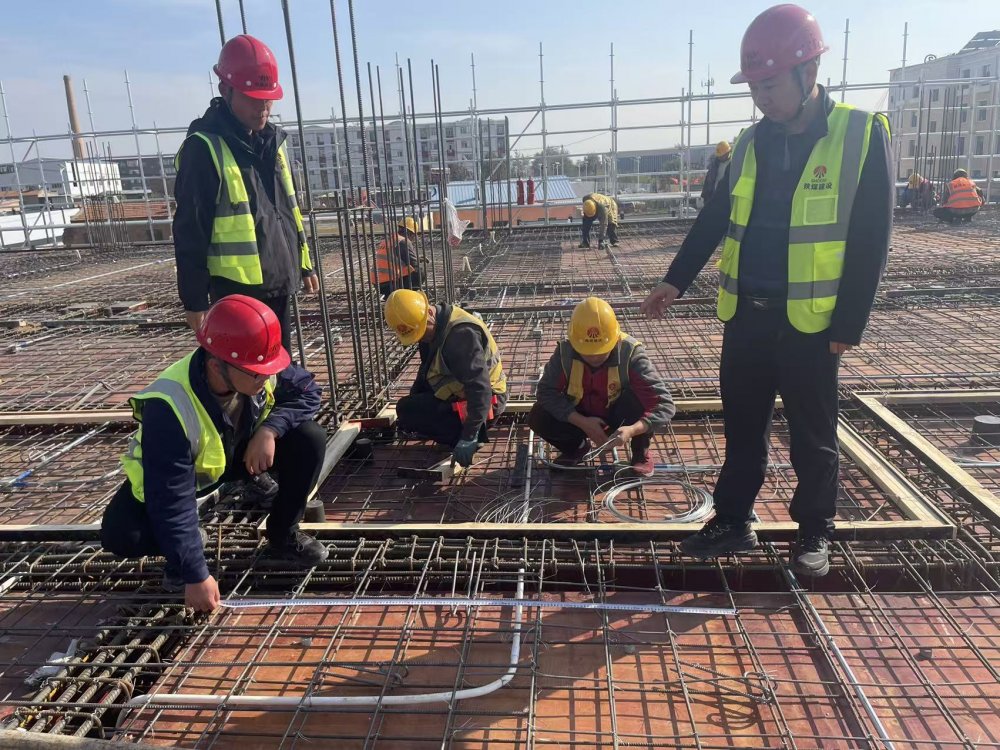 陜煤建設(shè)內(nèi)蒙古分公司第一項(xiàng)目部：一團(tuán)隊(duì)攻堅(jiān)雙項(xiàng)目，全力沖刺四季度“全年紅”