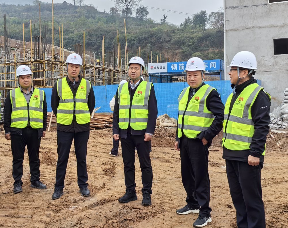 陜西省煤層氣公司總工程師熊鵬輝一行深入王峰煤礦瓦斯綜合治理項目現(xiàn)場調(diào)研指導工作