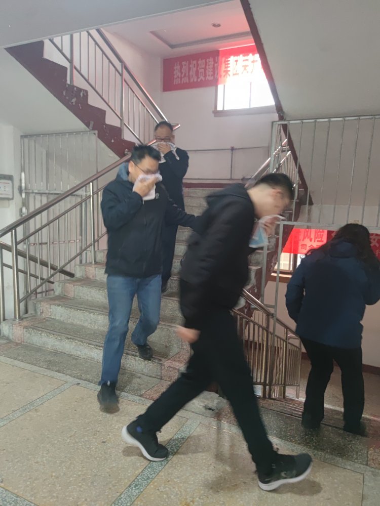 1分鐘生死時速，60人火線突圍