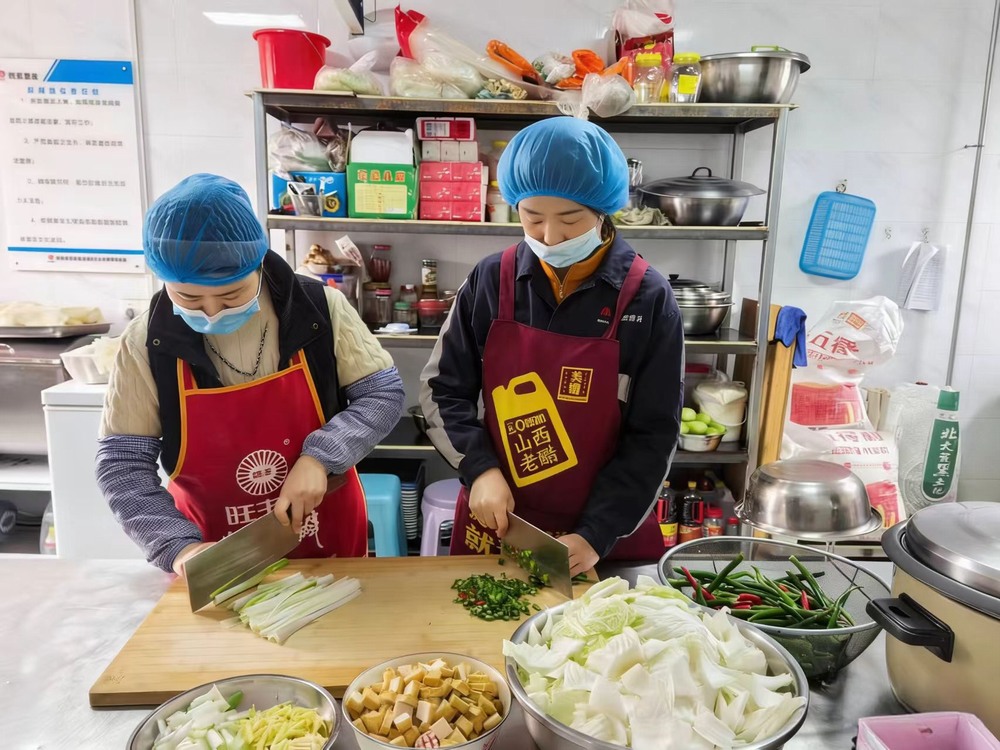 陜煤建設(shè)洗選煤運(yùn)營(yíng)公司第五項(xiàng)目部：以民聲“溫度”標(biāo)注幸?！翱潭取?></div>
                                <div   id=