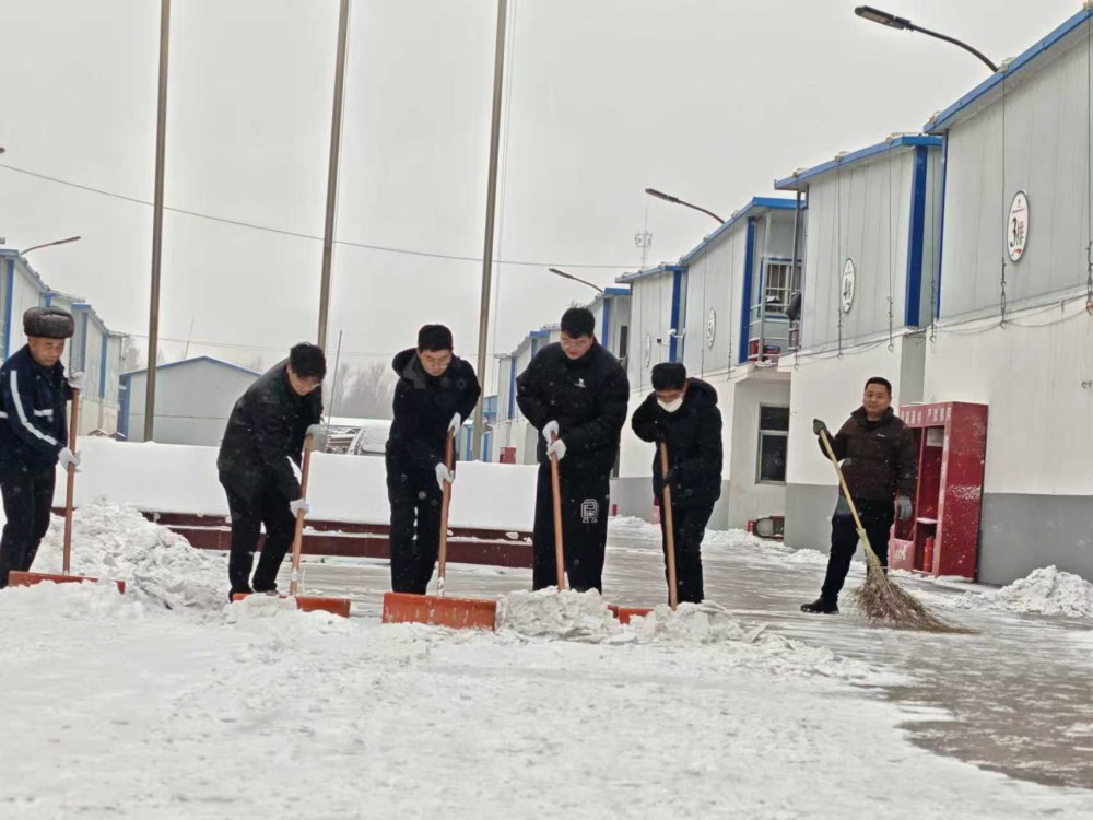 陜煤建設(shè)煤礦運(yùn)營(yíng)服務(wù)分公司：設(shè)備“御醫(yī)”開(kāi)良方，雪后問(wèn)診保平安