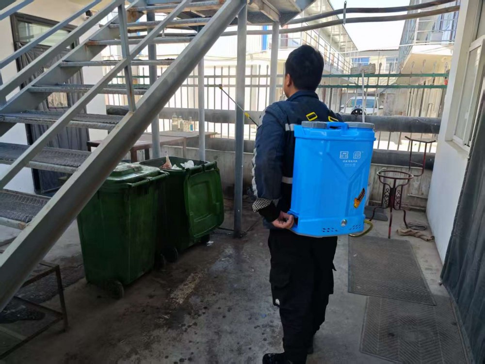 陜煤建設(shè)煤礦運(yùn)營(yíng)服務(wù)分公司：冬日雙線守護(hù)，溫暖與精準(zhǔn)并行