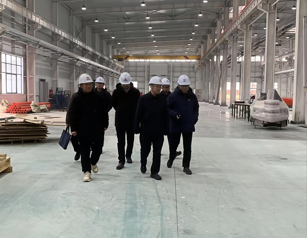 陜煤集團(tuán)副總經(jīng)理杜平深入陜煤建設(shè)慰問(wèn)一線(xiàn)并檢查安全生產(chǎn)