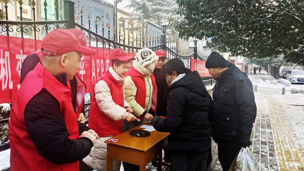 陜煤建設(shè)澄合分公司開展“手機變砝碼護公平”黨員志愿者服務(wù)活動