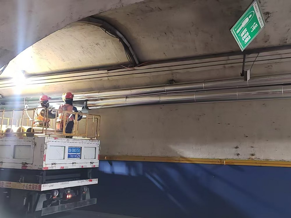 陜煤建設(shè)機(jī)電安裝公司神府項(xiàng)目部攻堅克難完成副斜井管道保溫