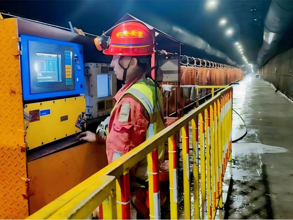 陜煤建設(shè)機(jī)電安裝公司：春節(jié)堅(jiān)守保工期，奉獻(xiàn)擔(dān)當(dāng)寫新篇！