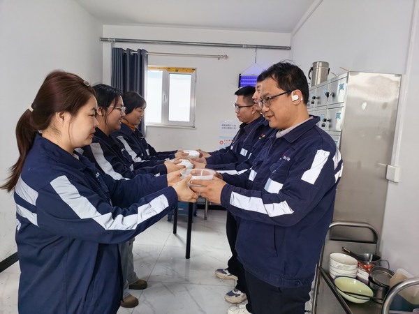 陜煤建設(shè)洗選煤運(yùn)營(yíng)公司基層項(xiàng)目部開(kāi)展元宵節(jié)送湯圓活動(dòng)