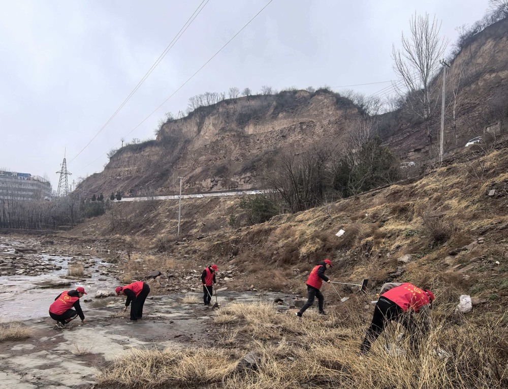 陜煤建設(shè)礦建二公司王峰項(xiàng)目部:傳承雷鋒精神 彰顯青年擔(dān)當(dāng)