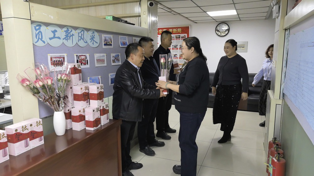 陜煤建設(shè)礦建二公司：情暖“三八”節(jié)  奮進綻芳華