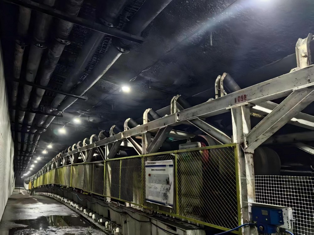 陜煤建設機電安裝公司小保當項目部：創(chuàng)新工藝保障長距離帶式輸送機安裝